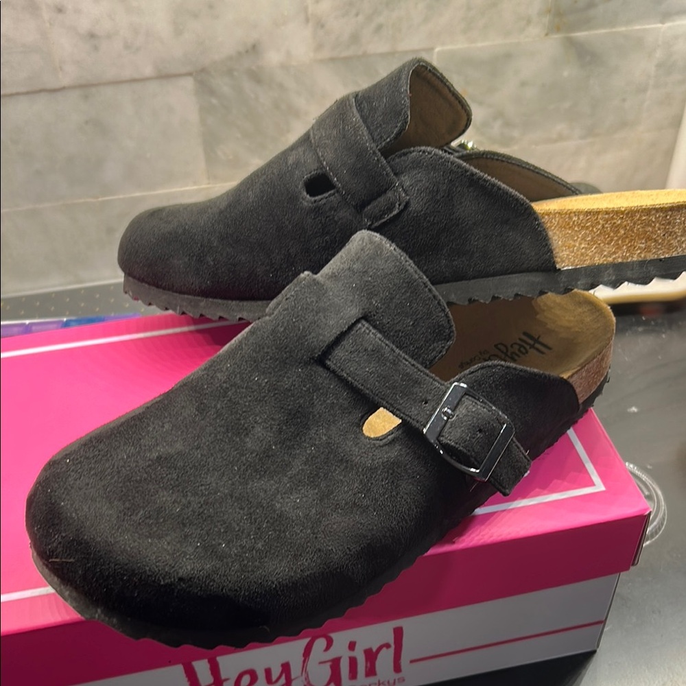 Women’s  Black Clogs - Picture 2 of 6